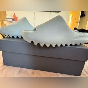 Yeezy Slide Salt Size 5Y **NO BOX**